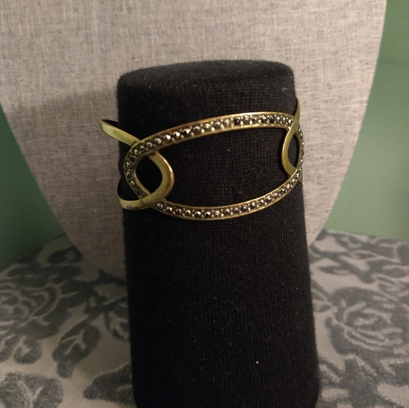 Paparazzi Never a Dull Moment brass bracelet - Picture 3 of 13